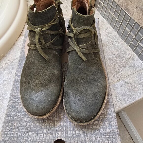 Born Women's Ankle Booties Size 10 - Picture 1 of 6
